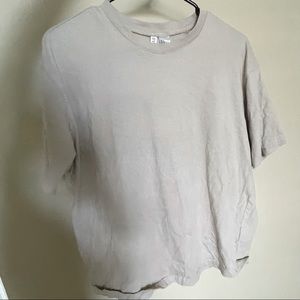 DIVIDED H&M CREAM SHORTSLEEVED TSHIRT